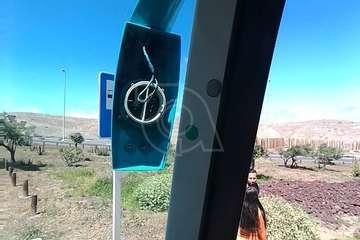 Una guagua de Global interrumpe su ruta hacia la capital al perder el espejo del retrovisor en la GC-1/TA.